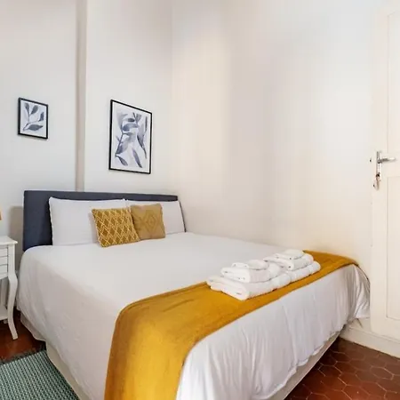 Penthouse G Reni Apartment